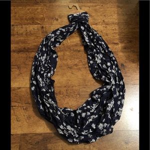 Levi’s Flowered Infinity Scarf(New)